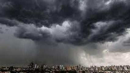 Tempestade deixa rastro de destruição em Goiânia
