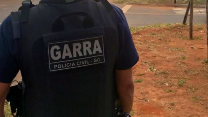 Trio com vários registros policiais é preso em flagrante por roubo a residência